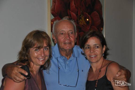 O pai do Rodrigo com a filha e nora no hotel em Fortim, no litoral do Ceará